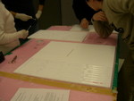 2006/4 Students starts making ribbons.