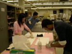 2006/4/13 Students are making ribbons.